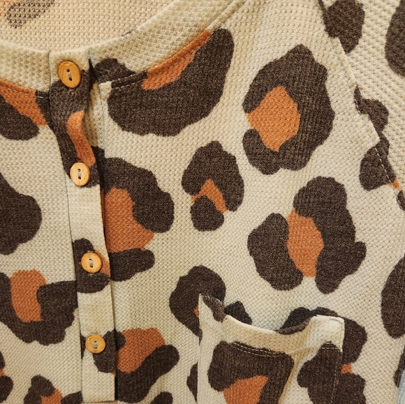 Cherish mint green cheetah print waffle t-shirt. Fits like a large - Picture 2 of 3